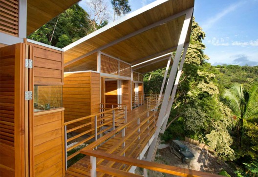 Casa Flotanta Floating House Above a Costa Rican Hillside