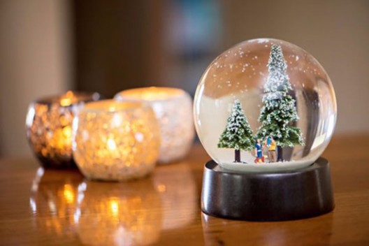 Diamond Christmas Snow Globe
