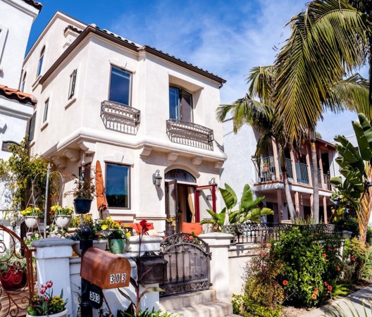 Huntington Beach Mediterranean Residence On Sale