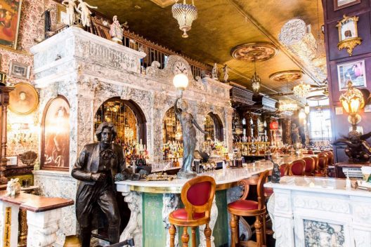 Oscar Wilde Themed Bar Opened In New York