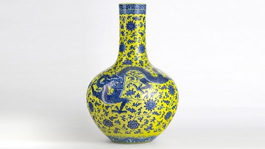 The Chinese Vase Sold At A Price That Is 10,000 Higher Than The Initial One