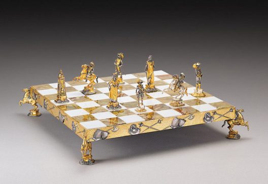 Piero Benzoni’s Historical and Artistic Chess Set