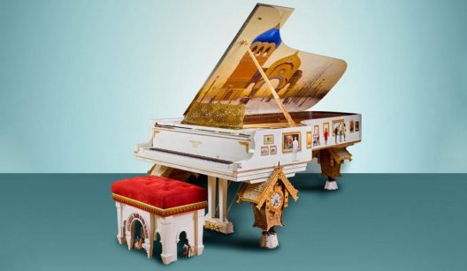 Hand-Painted Piano by Paul Wyse Priced At $2,5 Million